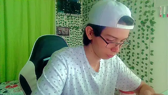 Snapshot of Andy_gray chatting on October 2025 04:28:01 PM Andy gray online show from October 2025 04:28:01 PM