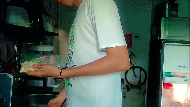 Snapshot of Andy_gray chatting on November 2025 11:01:02 AM Andy gray online show from November 2025 11:01:02 AM