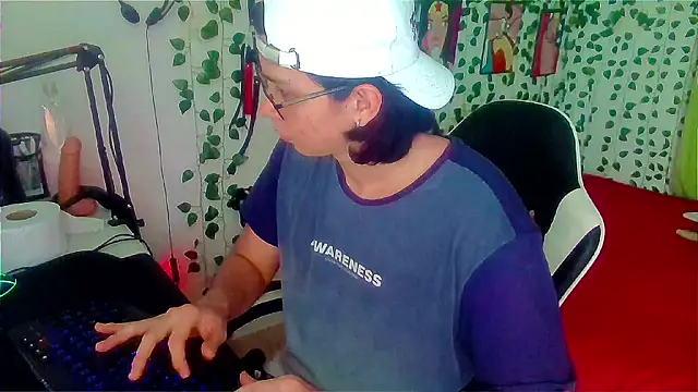 Snapshot of Andy_gray chatting on June 2026 04:06:01 PM Andy gray online show from June 2026 04:06:01 PM