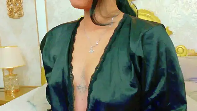 Snapshot of BellahColucci chatting on June 2026 12:47:02 PM BellahColucci online show from June 2026 12:47:02 PM