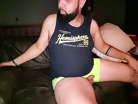 Snapshot of CuriousBear chatting on December 2025 12:09:02 AM CuriousBear online show from December 2025 12:09:02 AM