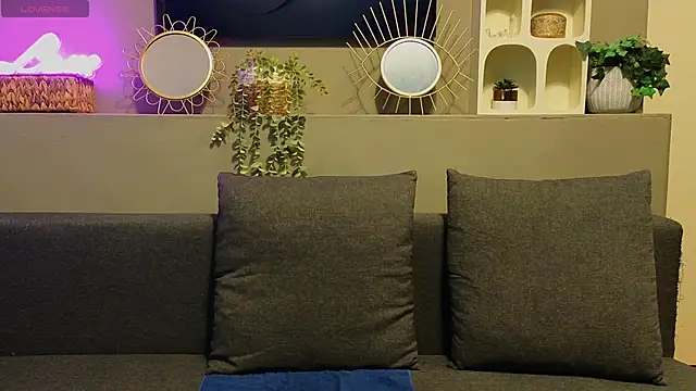 Snapshot of AyreenMoore chatting on December 2024 06:57:02 PM AyreenMoore online show from December 2024 06:57:02 PM