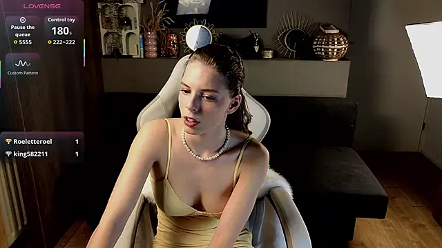 Snapshot of AyreenMoore chatting on September 2025 04:29:02 PM AyreenMoore online show from September 2025 04:29:02 PM