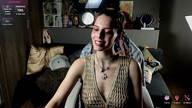 Snapshot of AyreenMoore chatting on September 2025 08:01:02 PM AyreenMoore online show from September 2025 08:01:02 PM