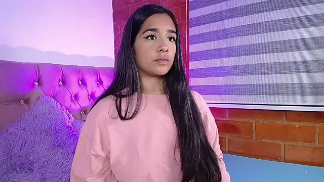 Snapshot of Maeena chatting on December 2024 11:21:01 PM Maeena online show from December 2024 11:21:01 PM