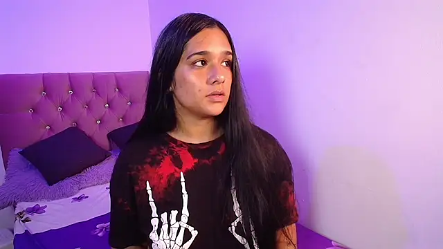 Snapshot of Maeena chatting on February 2026 11:01:02 PM Maeena online show from February 2026 11:01:02 PM