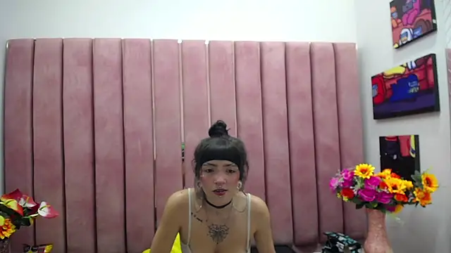 Snapshot of Samantha_Smiith chatting on December 2024 03:07:01 AM Samantha Smiith online show from December 2024 03:07:01 AM