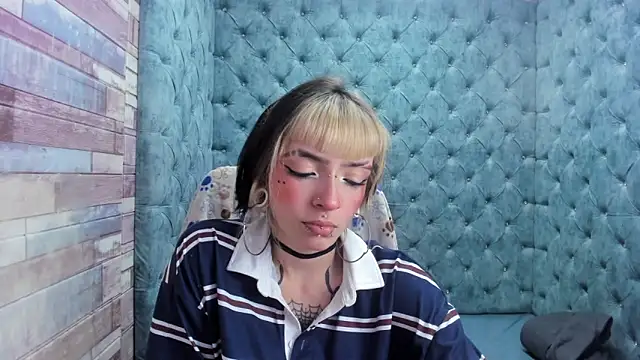 Snapshot of Samantha_Smiith chatting on November 2025 04:13:02 AM Samantha Smiith online show from November 2025 04:13:02 AM