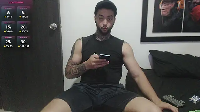 Snapshot of maxi_rogger18 chatting on March 2025 02:51:01 AM maxi rogger18 online show from March 2025 02:51:01 AM