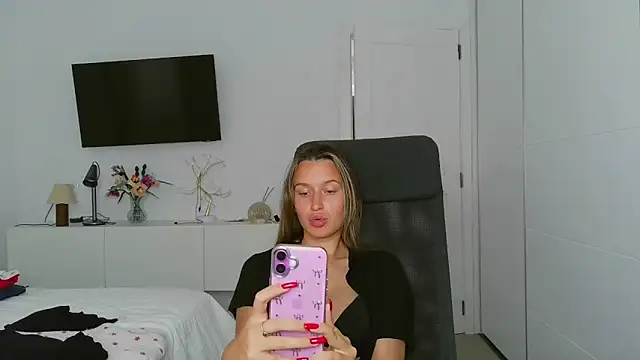 Submissive love online show from October 2025 04:20:02 PM