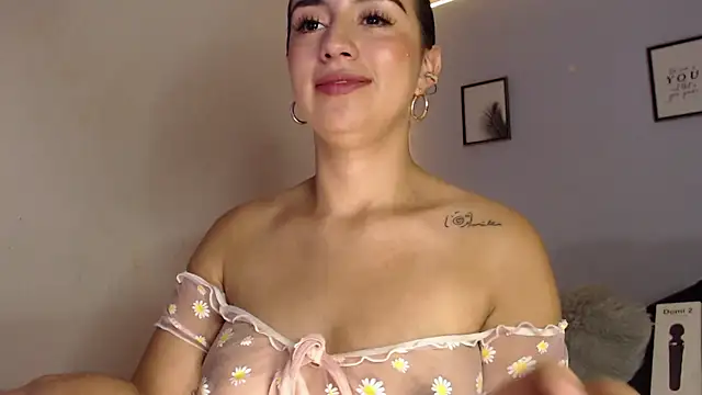 Snapshot of SophiaJoliebm chatting on December 2024 07:32:01 AM SophiaJoliebm online show from December 2024 07:32:01 AM