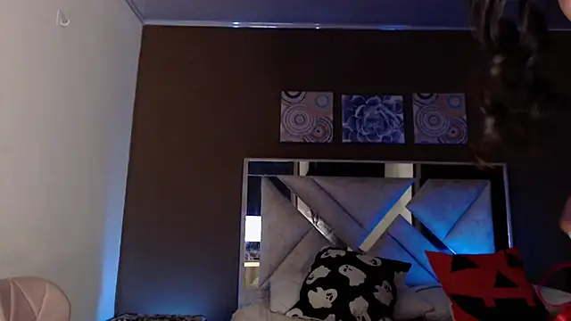 Snapshot of SophiaJoliebm chatting on October 2025 04:45:01 AM SophiaJoliebm online show from October 2025 04:45:01 AM