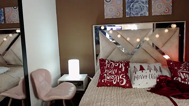 Snapshot of SophiaJoliebm chatting on November 2025 04:48:02 AM SophiaJoliebm online show from November 2025 04:48:02 AM