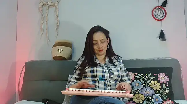 catalinamommyx online show from February 2025 12:41:01 AM