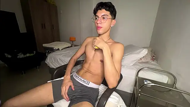 Snapshot of Angelligth chatting on November 2025 04:39:02 AM Angelligth online show from November 2025 04:39:02 AM