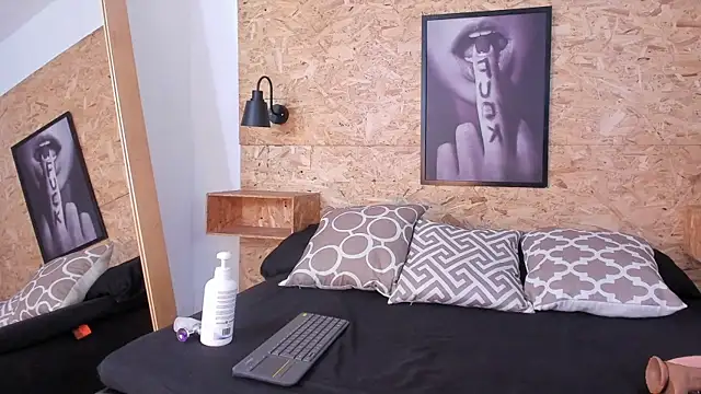 Elizabeth Santos online show from March 2025 10:09:02 PM