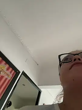 Snapshot of Karla-sexy01 chatting on January 2025 02:04:01 PM Karla-sexy01 online show from January 2025 02:04:01 PM