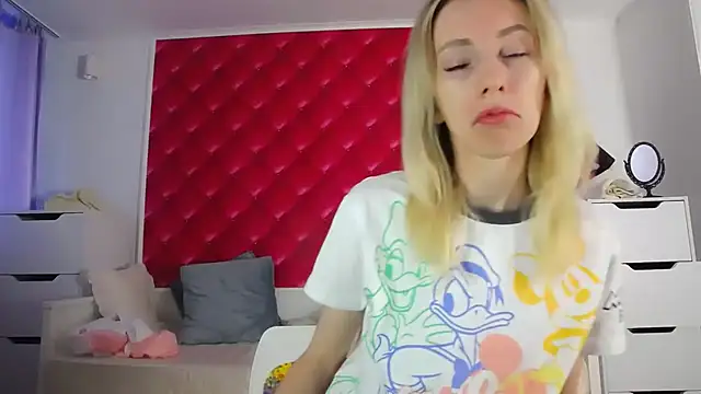 BarbieGoddess online show from December 2024 01:00:01 PM