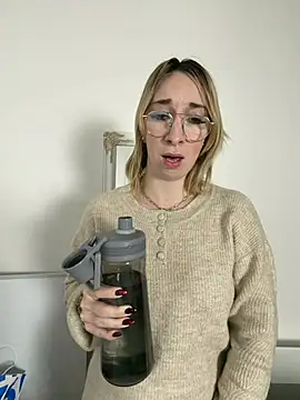 Snapshot of Giuliana_baby chatting on February 2026 09:18:02 PM Giuliana baby online show from February 2026 09:18:02 PM