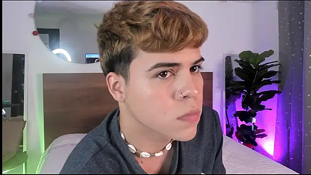 justinbiler online show from December 2024 04:45:01 AM