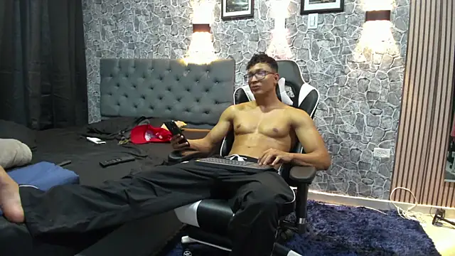 Snapshot of chriss_jones1 chatting on September 2025 10:35:01 PM chriss jones1 online show from September 2025 10:35:01 PM