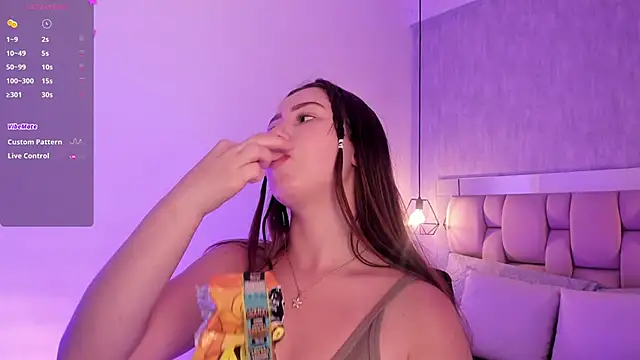 Snapshot of Roxie-Summers11 chatting on January 2025 07:37:01 PM Roxie-Summers11 online show from January 2025 07:37:01 PM