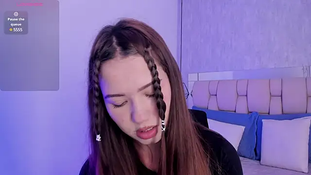 Snapshot of Roxie-Summers11 chatting on February 2025 07:31:02 PM Roxie-Summers11 online show from February 2025 07:31:02 PM