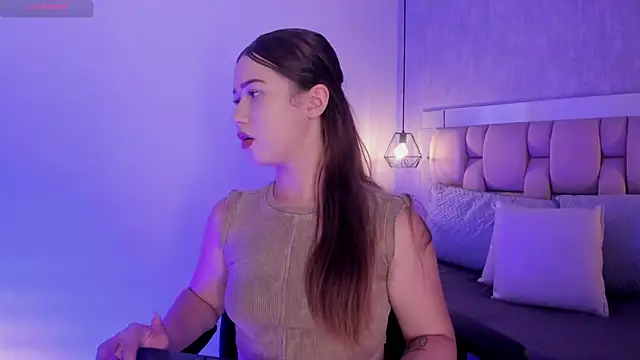 Snapshot of Roxie-Summers11 chatting on February 2025 07:32:02 PM Roxie-Summers11 online show from February 2025 07:32:02 PM