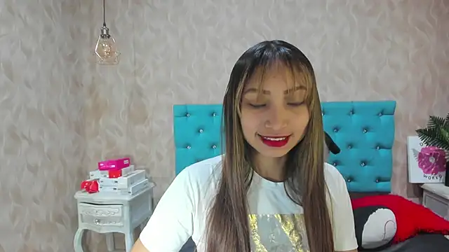 Snapshot of MadelineDoll chatting on November 2025 01:53:02 PM MadelineDoll online show from November 2025 01:53:02 PM