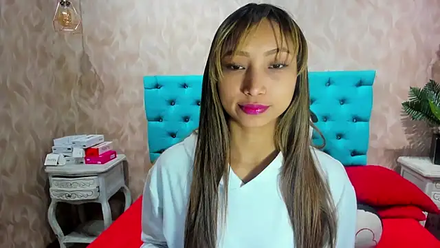 Snapshot of MadelineDoll chatting on November 2025 01:10:02 PM MadelineDoll online show from November 2025 01:10:02 PM