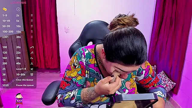 Snapshot of Sharon_hils chatting on December 2024 01:17:01 PM Sharon hils online show from December 2024 01:17:01 PM