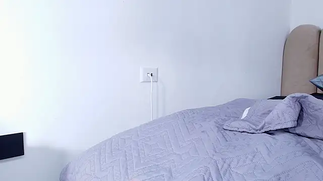 nicol f online show from January 2026 03:01:02 AM