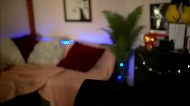 Bellis Perenis online show from December 2025 06:15:01 PM