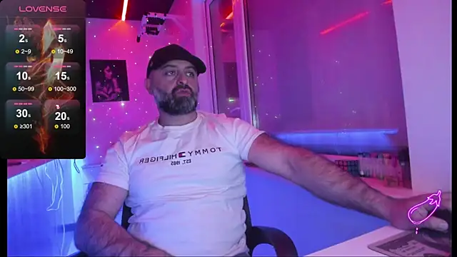 Snapshot of MAGABEAR077 chatting on December 2025 03:07:01 PM MAGABEAR077 online show from December 2025 03:07:01 PM