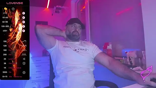 Snapshot of MAGABEAR077 chatting on January 2026 08:18:01 AM MAGABEAR077 online show from January 2026 08:18:01 AM