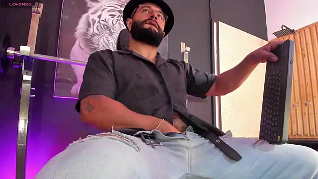 Luke  09 online show from October 2025 11:47:02 AM