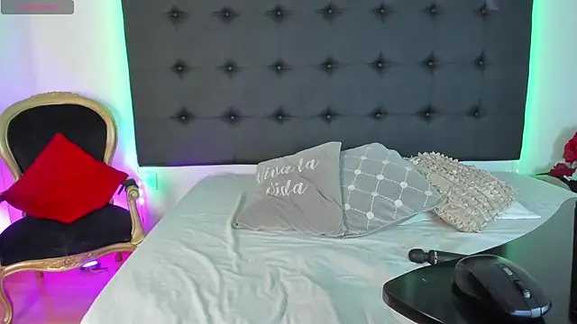 Snapshot of SaraDreamss chatting on January 2025 08:38:02 PM SaraDreamss online show from January 2025 08:38:02 PM