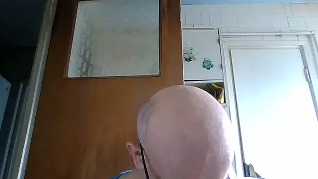 Snapshot of mariusica1@xh chatting on June 2026 01:33:01 PM mariusica1xh online show from June 2026 01:33:01 PM