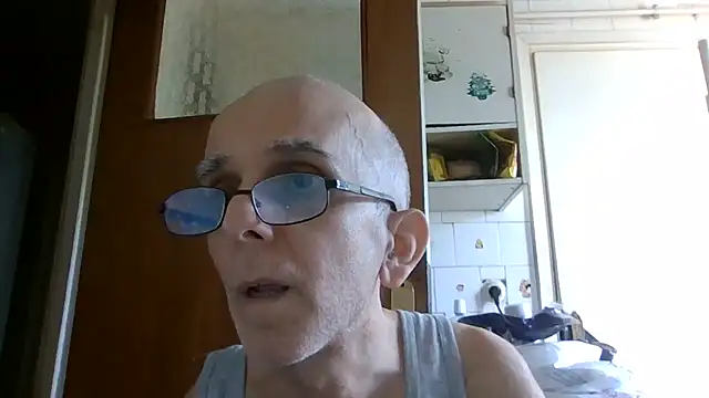 Snapshot of mariusica1@xh chatting on June 2026 02:30:01 PM mariusica1xh online show from June 2026 02:30:01 PM