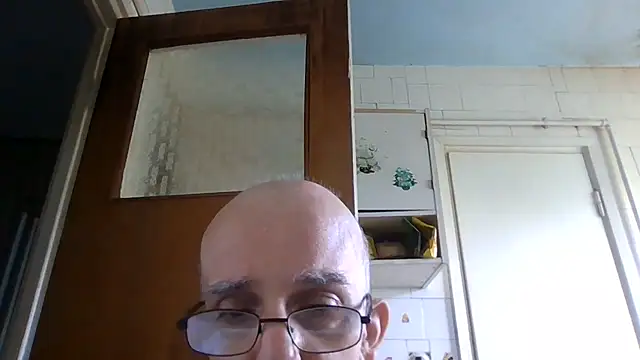 Snapshot of mariusica1@xh chatting on June 2026 12:52:01 PM mariusica1xh online show from June 2026 12:52:01 PM