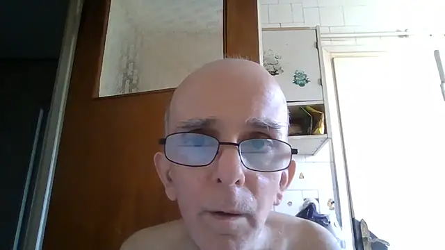 Snapshot of mariusica1@xh chatting on June 2026 03:17:02 PM mariusica1xh online show from June 2026 03:17:02 PM