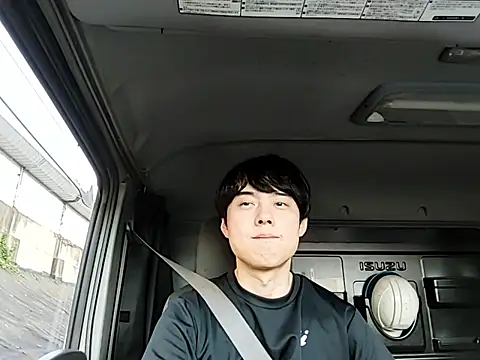 whitebriefboy online show from June 2026 10:01:02 PM
