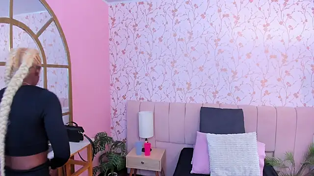 amber-hill online show from November 2025 07:05:02 PM