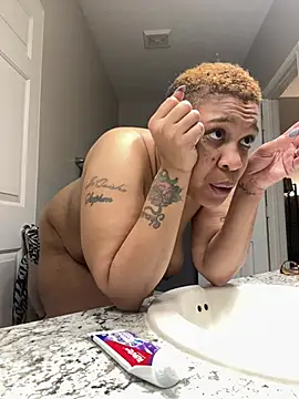 Snapshot of SexyHoneyRedd chatting on February 2025 11:30:01 AM SexyHoneyRedd online show from February 2025 11:30:01 AM