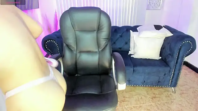 naomii campbell  online show from December 2024 03:54:02 PM
