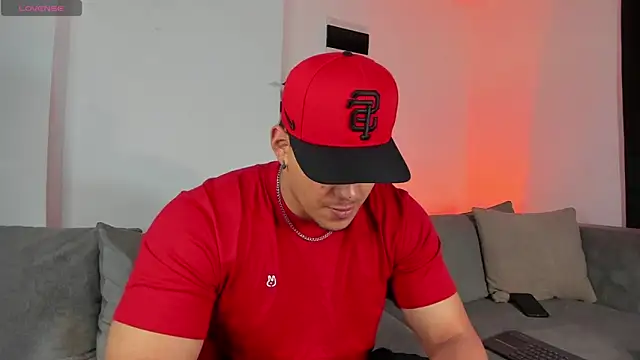 lucasanto  online show from December 2024 04:06:02 AM