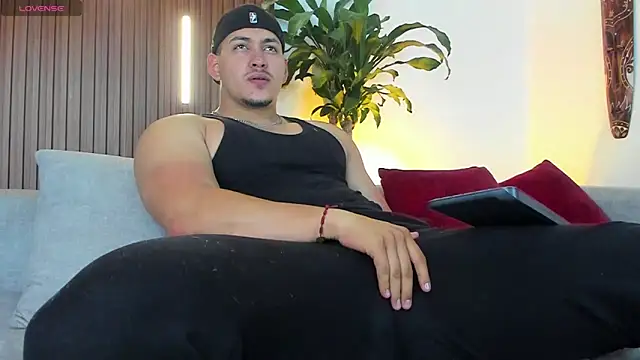 Snapshot of lucasanto_ chatting on December 2025 01:55:01 AM lucasanto online show from December 2025 01:55:01 AM