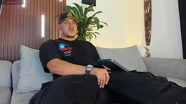 Snapshot of lucasanto_ chatting on February 2026 01:48:01 AM lucasanto online show from February 2026 01:48:01 AM