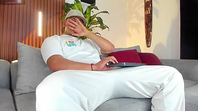 Snapshot of lucasanto_ chatting on February 2026 03:36:02 AM lucasanto online show from February 2026 03:36:02 AM