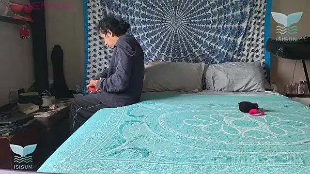 isissun03 online show from November 2025 01:13:01 PM